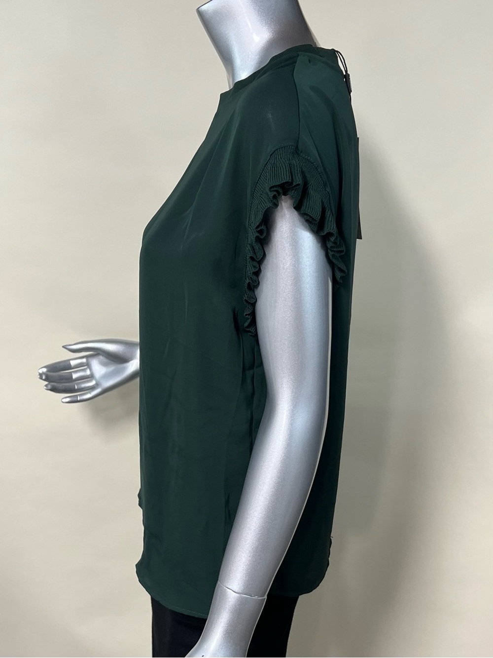 Tahari Women’s Medium Jungle Green Blouse High Neck Ribbed Trim Ruffle Top NEW - Picture 6 of 14